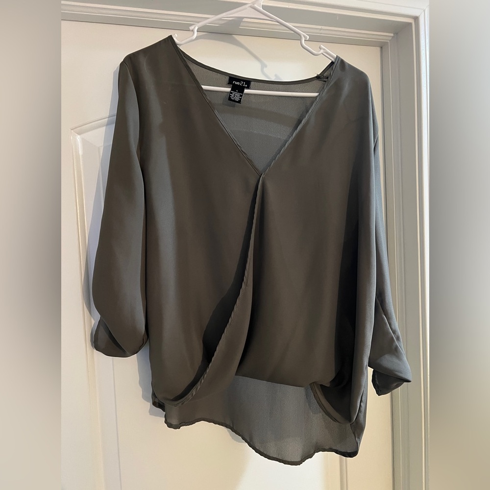 Green rue 21 cross chest polyester top